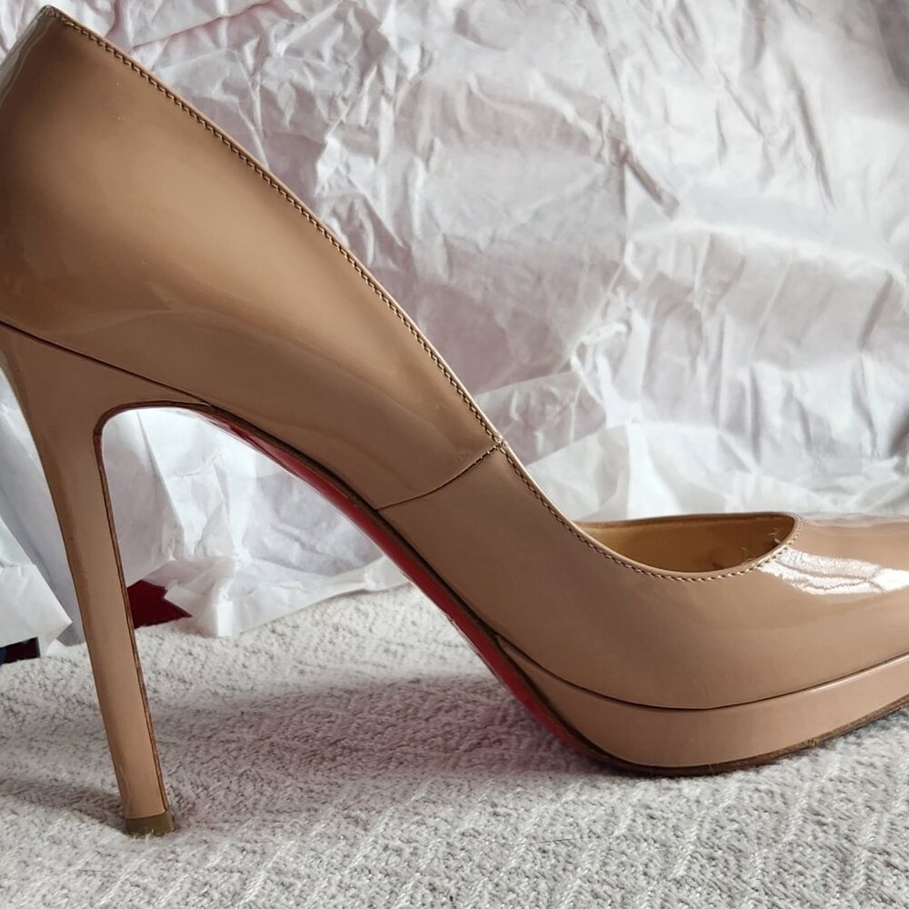 Christian Louboutin Patent Nude (fair skin nude) size 37 - Picture 10 of 14